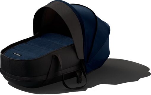 Hamilton by Yoop Premium Bassinet – Draagbare wieg voor baby – Eenvoudig monteerbare reiswieg voor de kinderwagen – Ruim en comfortabel reisbed met optimale luchtcirculatie – Uittrekbare zonnekap – Met buggy adapters – Blauw