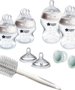 Tommee Tippee zuigflessen, Natural Start Newborn Starter Set, 150 ml en 260 ml Anti-Colic flesjes, borst-gelijkende spenen met gemiddelde stroomsnelheid voor natuurlijk zuigen, zelfsteriliserend, Baby Feeding Essentials