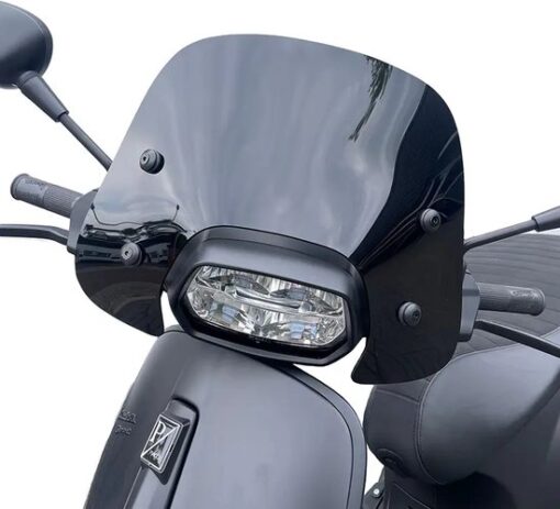 WINDSCHERM VESPA SPRINT LAAG GLANS ZWART INCL. BEVESTIGING